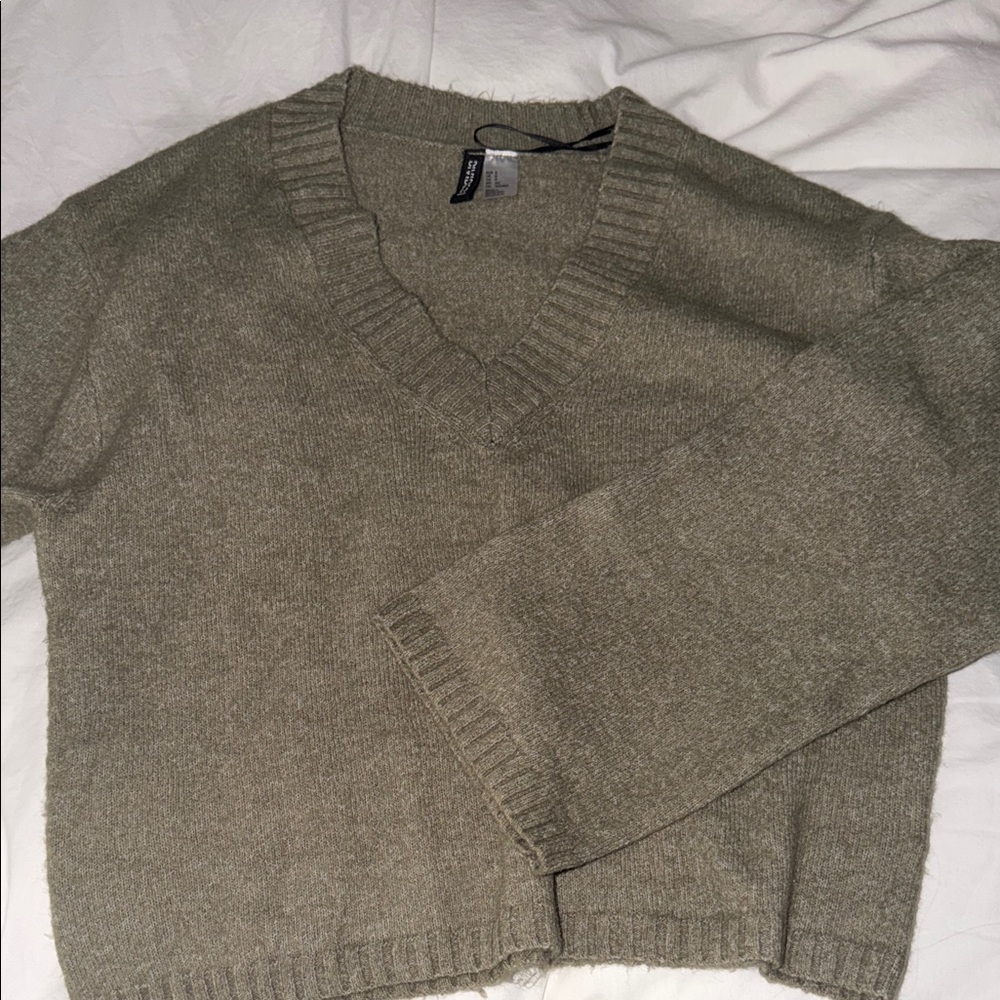 H&M v-neck light green sweater